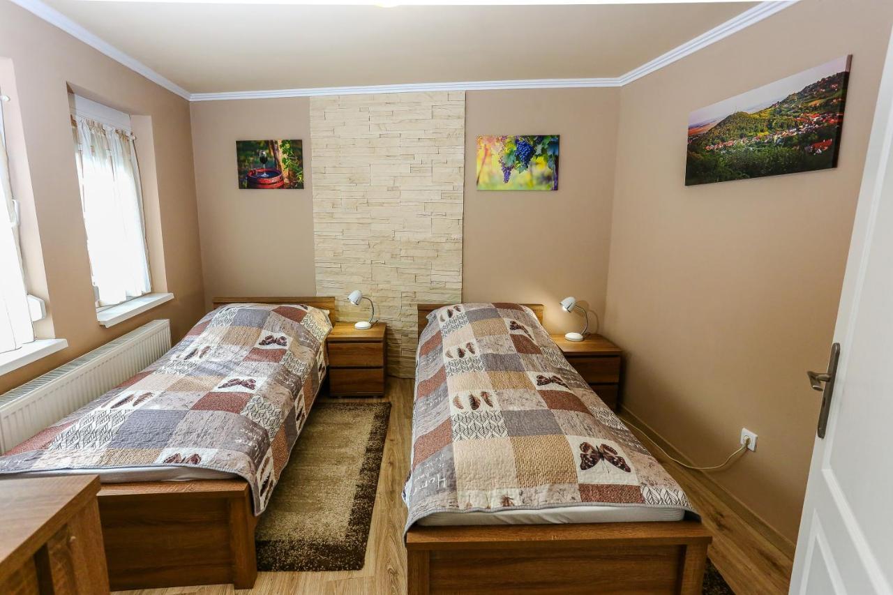 Gardi Apartman Szekszárd Eksteriør billede